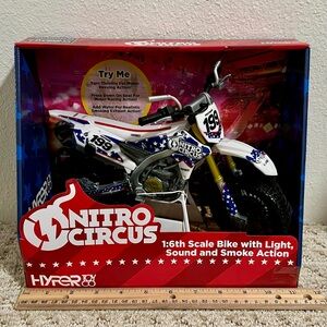 NITRO CIRCUS 1:6TH SCALE BIKE w/ LIGHT, SOUND & SMOKE ACTION Travis Pastrana 199